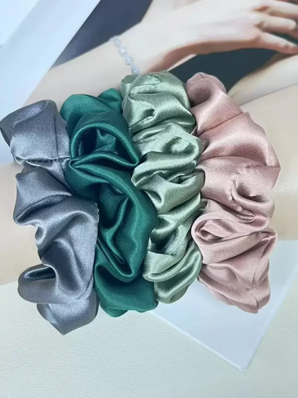 4 cm mulberry silk scrunchie worn on the wrist