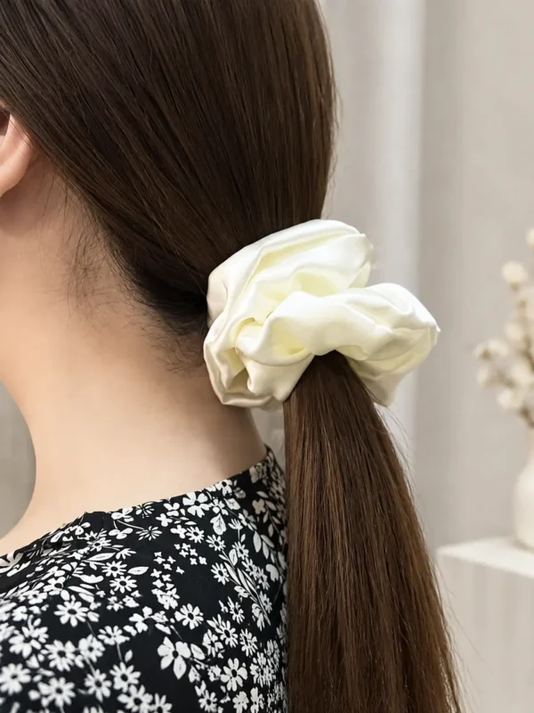 Ruched 5 cm 22 momme mulberry silk scrunchie Ruched 5 cm 22 momme mulberry silk scrunchie